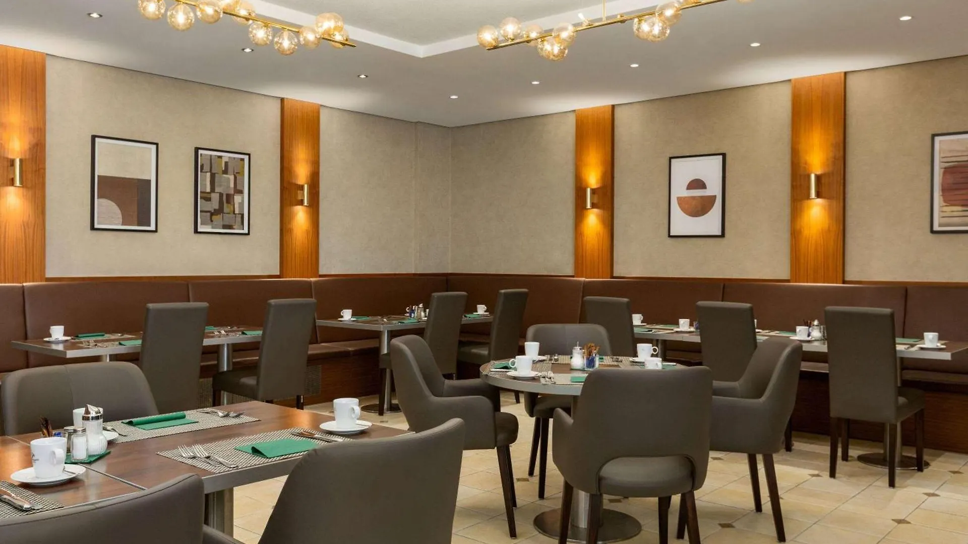 Landhotel Krummenweg Ratingen 4*,