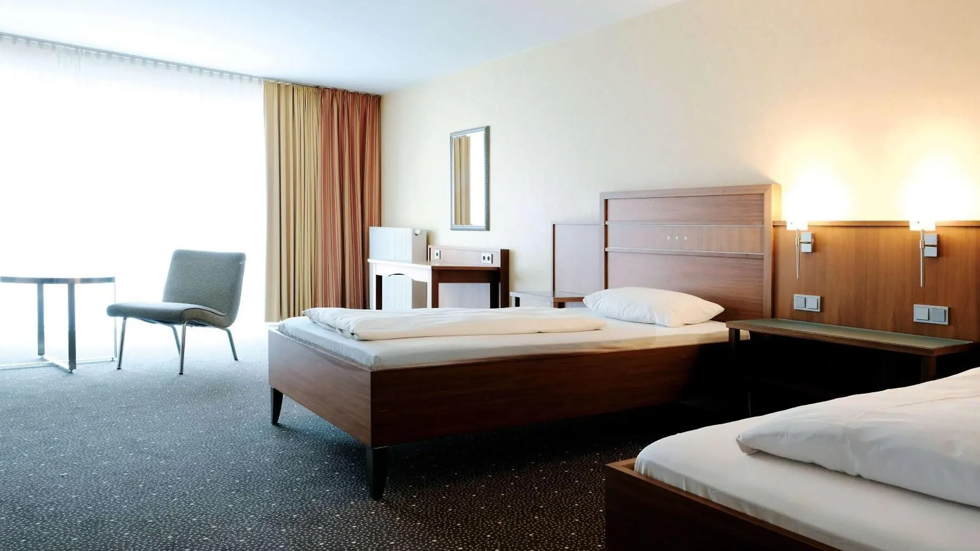 Landhotel Krummenweg Ratingen 4*,